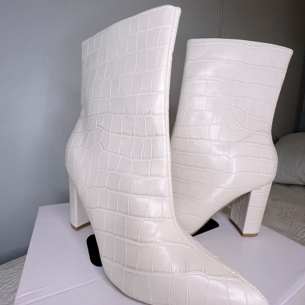 Booties ! Snake skin booties !